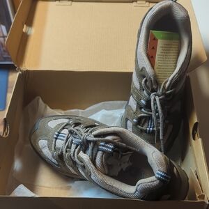 Stylish Nevados Women's Ankle Boots in Brown With Gray